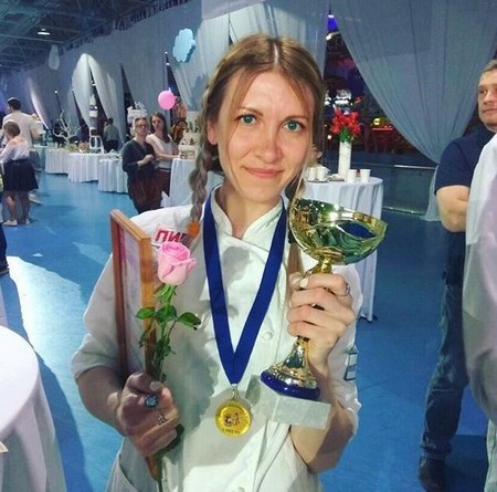 Марина Комарова с наградами 