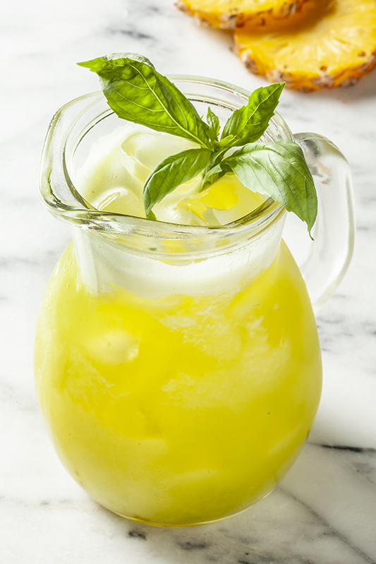 лимонад со вкусом ананаса и базилика