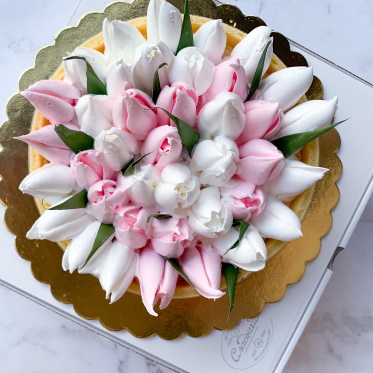 Мини-торт С тюльпанами – это не только красивый подарок к Международному женскому дню, но и незабываемый вкус праздника