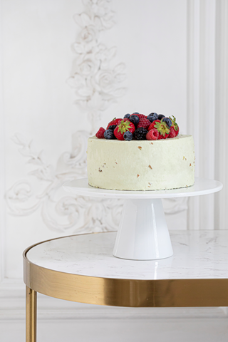 Торт «Фисташковый с ягодами» от кондитерской «Сладкий экспресс»