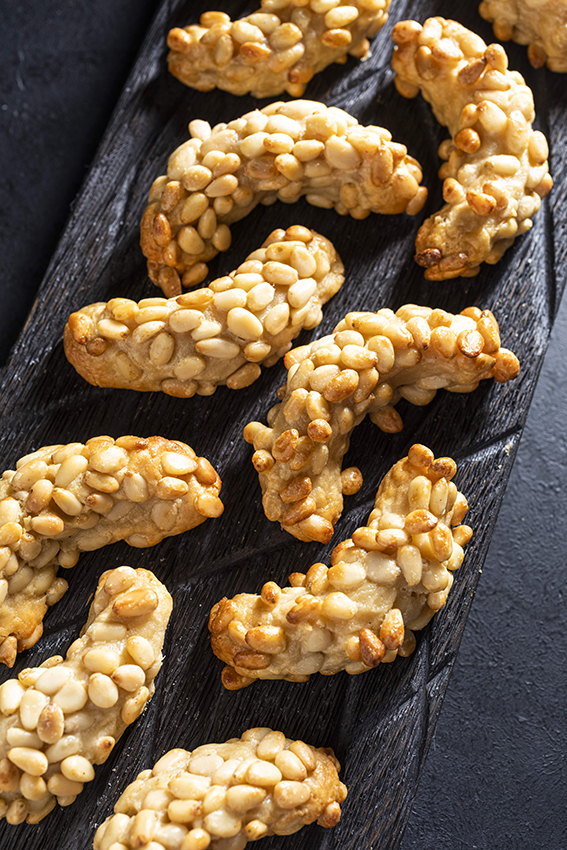 Марципановое печенье с кедровыми орешками от кондитерской «Сладкий экспресс»